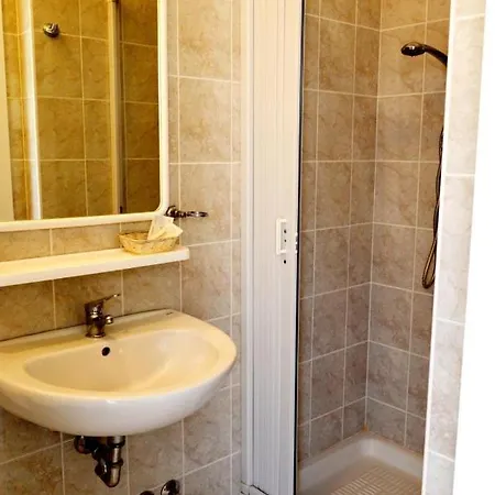 In Guest - New Cirene Triple Economy With Breakfast *