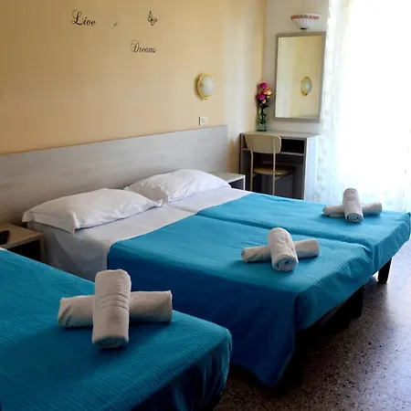 Penzion In Guest - New Cirene Triple Economy With Breakfast Rimini