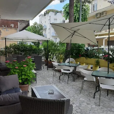 Penzion In Guest - New Cirene Triple Economy With Breakfast *