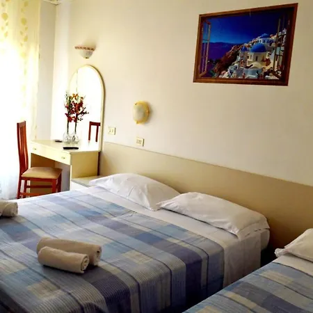 Penzion In Guest - New Cirene Triple Economy With Breakfast Rimini