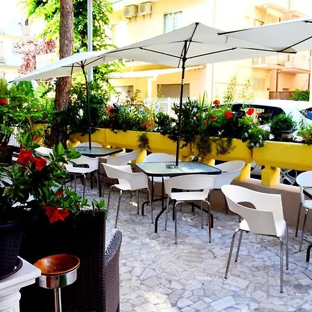 Penzion In Guest - New Cirene Triple Economy With Breakfast Rimini