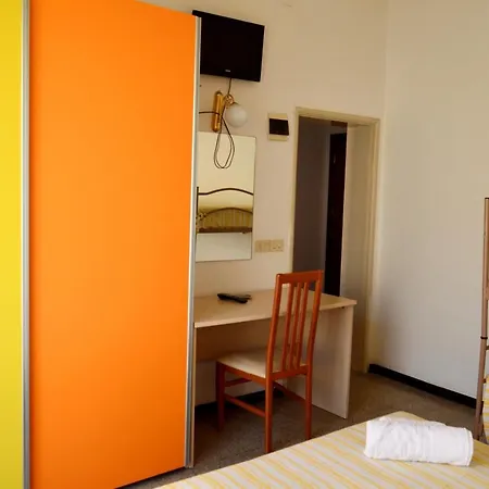 In Guest - New Cirene Triple Economy With Breakfast Penzion Rimini
