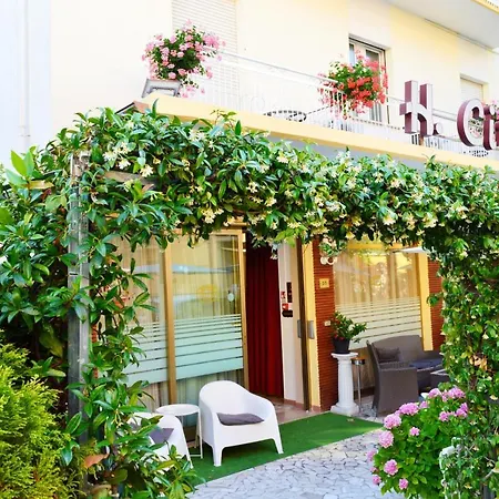 In Guest - New Cirene Triple Economy With Breakfast *