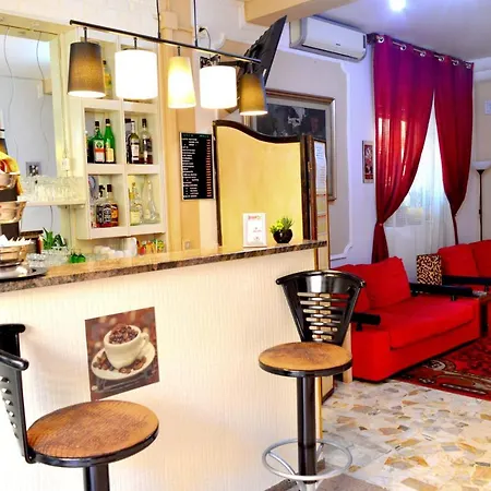 In Guest - New Cirene Triple Economy With Breakfast בית הארחה רימיני